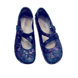 Alegria Women's Floral Pattern Mary Jane Flats
